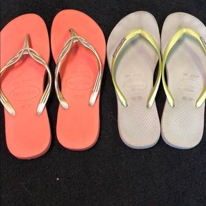 Two pairs of havaianas flip flops.